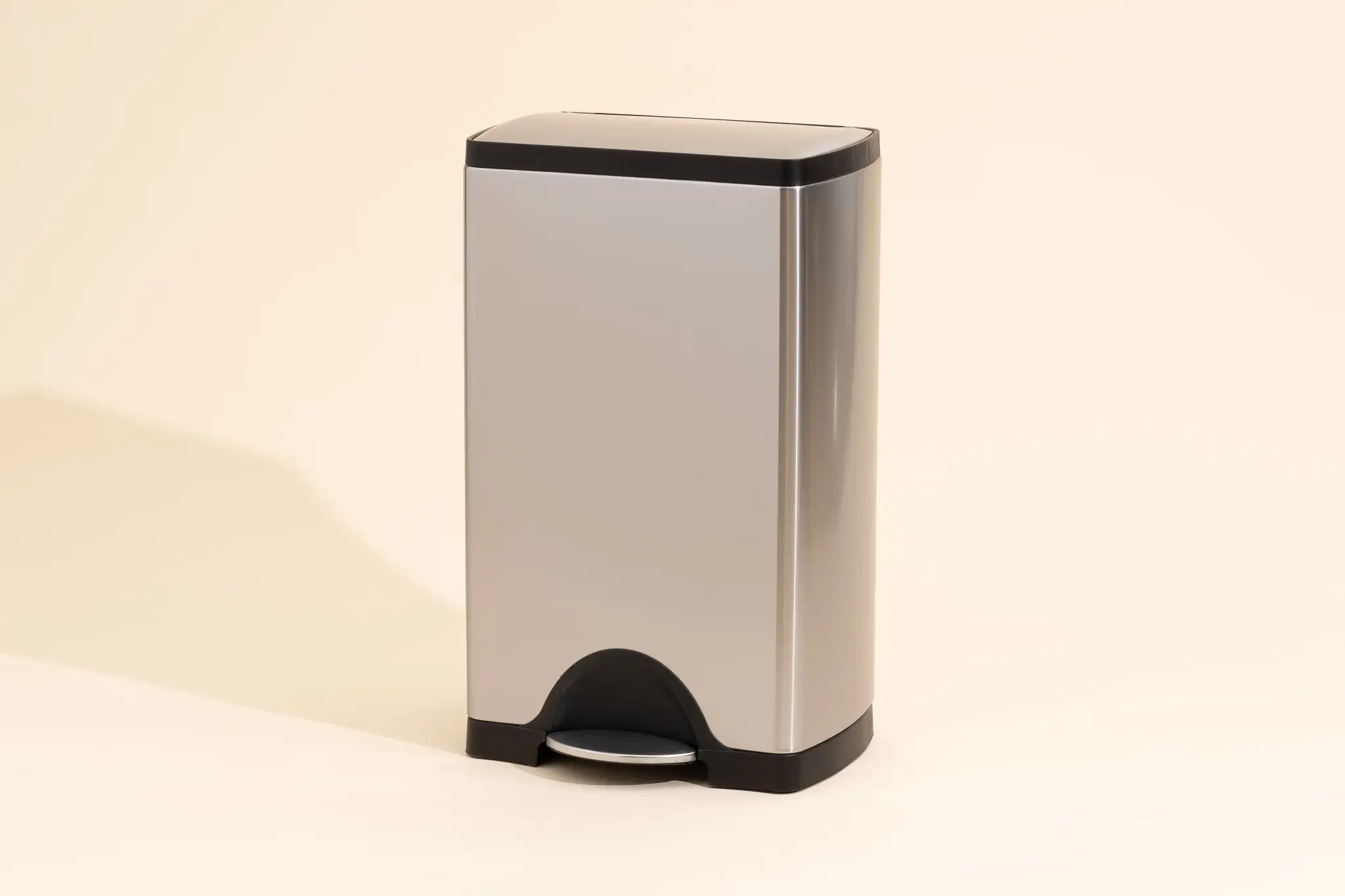 BEST-KITCHEN-TRASH-CANS-2048px-0911 Eko Bins, 8L,12L in Black, Silver, Golden - Image 1